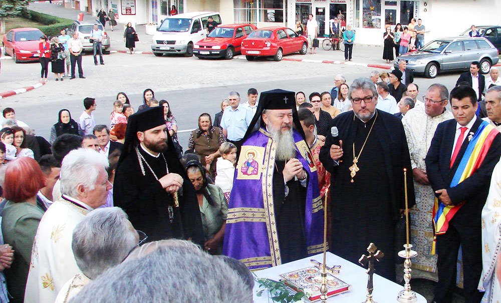 Biserica „Sfântul Andrei“ din Beclean a fost târnosită 84232