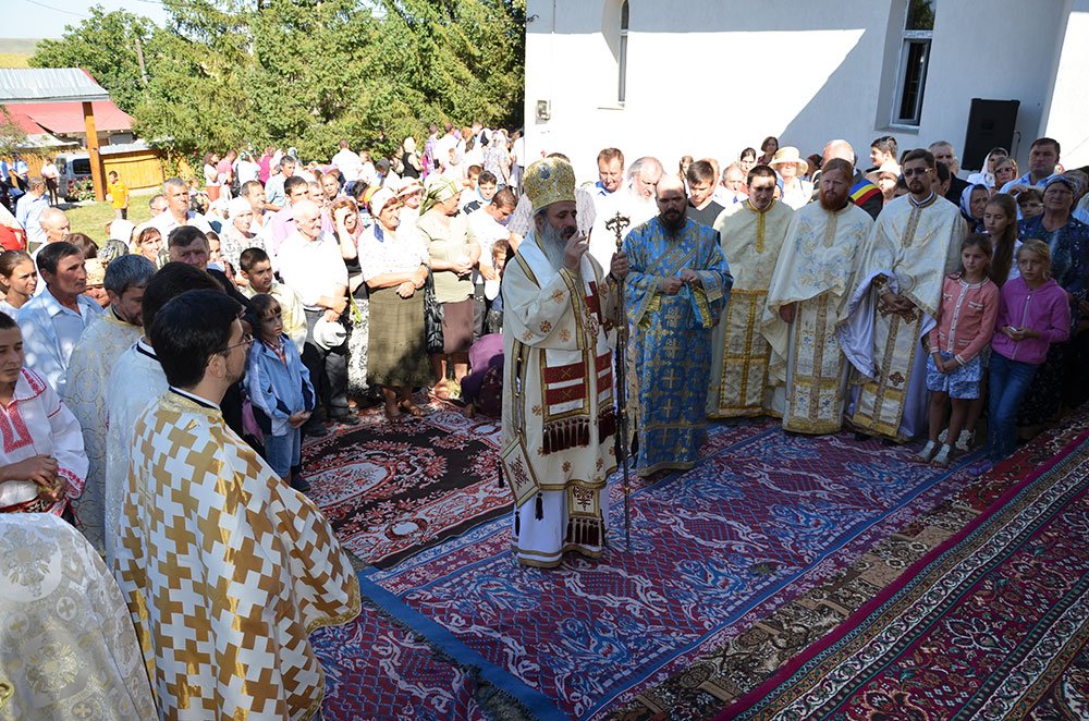 Sfinţire de biserică şi de casă socială în parohia Rediu Scânteii 84202