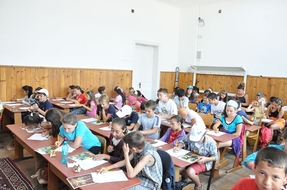 Zece zile sub semnul prieteniei la Săvineşti 84192