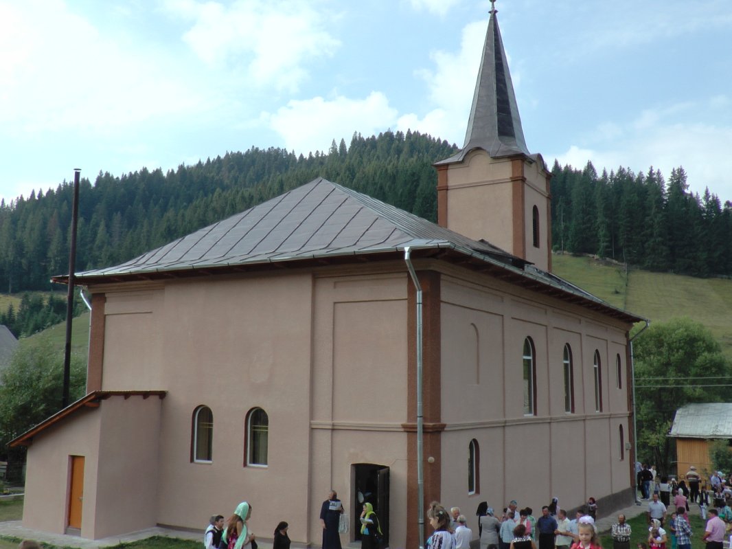 Biserica parohiei Vadu Negrilesei, resfinţită de IPS Pimen 84187