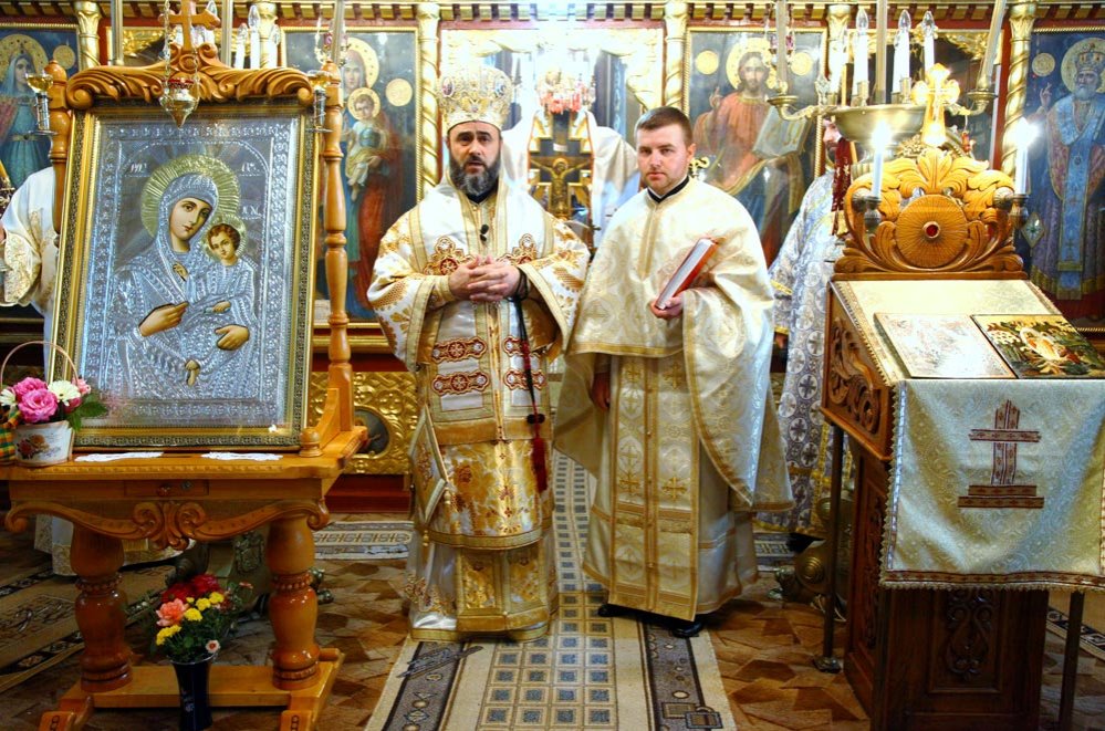 Slujire arhierească la o veche biserică vrânceană 84090