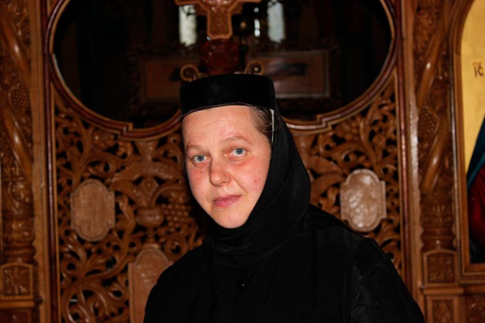 „Dragostea este podoaba cea mai frumoasă cu care Dumnezeu înveşmântează inima înfrântă şi smerită“ 84067