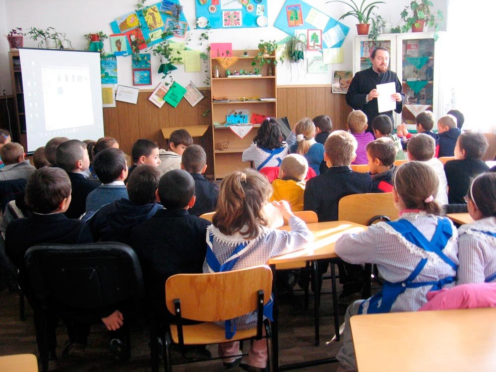 Educaţia, cultura şi religia - servicii publice esenţiale 84056