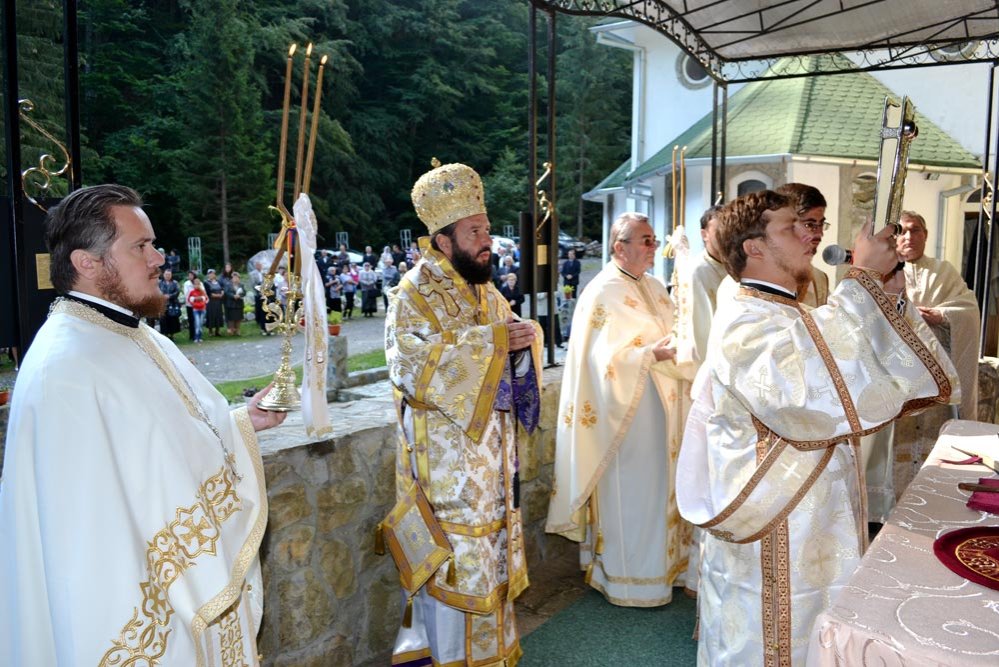 Hramul Schitului Bucova din Episcopia Caransebeşului 83989