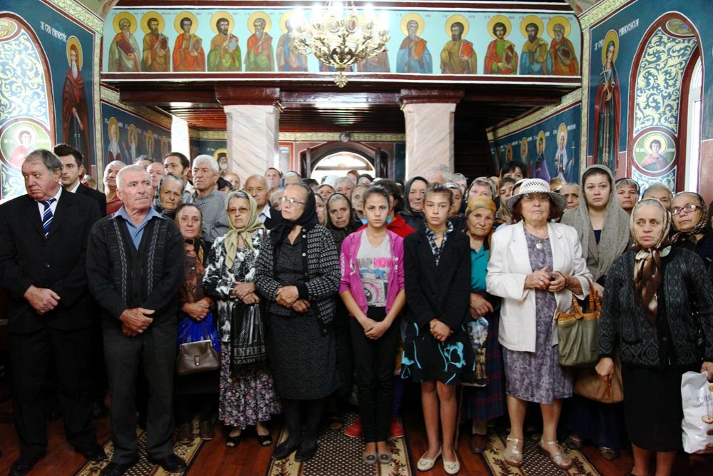 Sfinţirea bisericii din parohia buzoiană Lipia II 83978