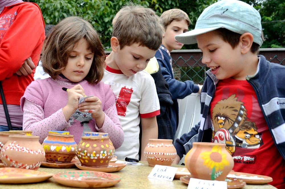 „Mă doare că mulţi români pleacă din ţară“ 83965