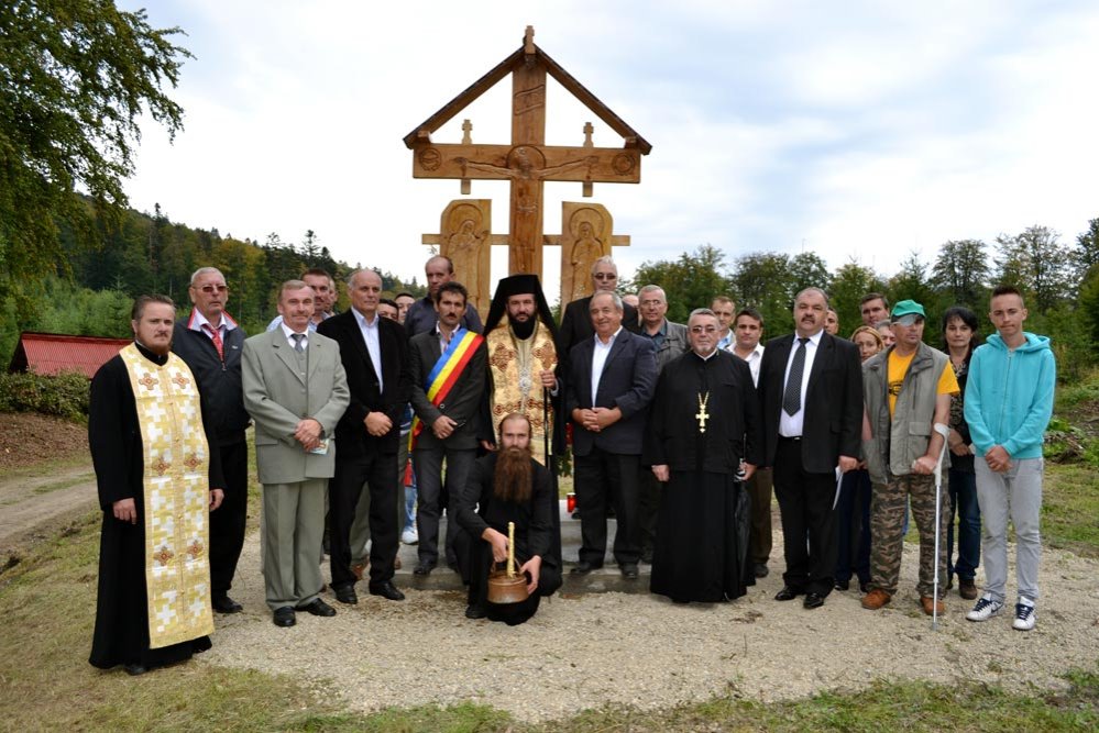 O nouă troiţă sfinţită în Episcopia Caransebeşului 83853