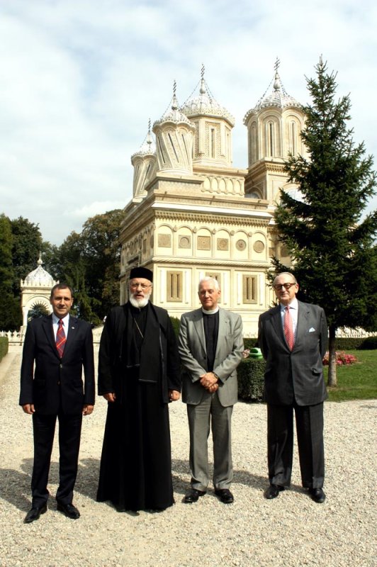 Oaspeţi din Marea Britanie în vizită la Curtea de Argeş 83837