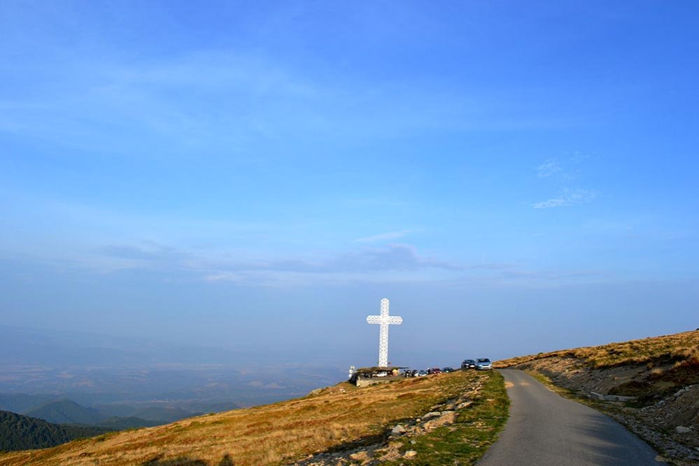 Pelerinaj la crucea de pe Muntele Mic 83805