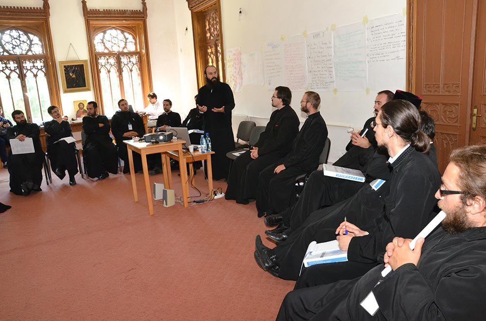 „Prin preoţi, Hristos îi face vii pe oameni“ 83782