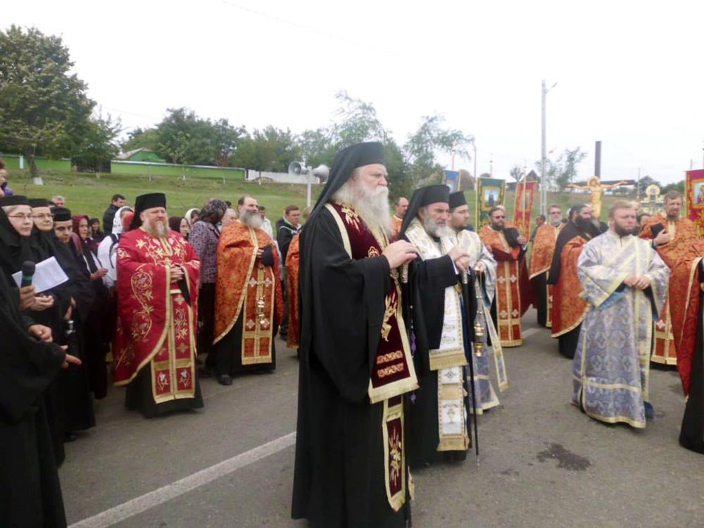 Mii de credincioşi în procesiunea „Drumul Crucii“ 83740