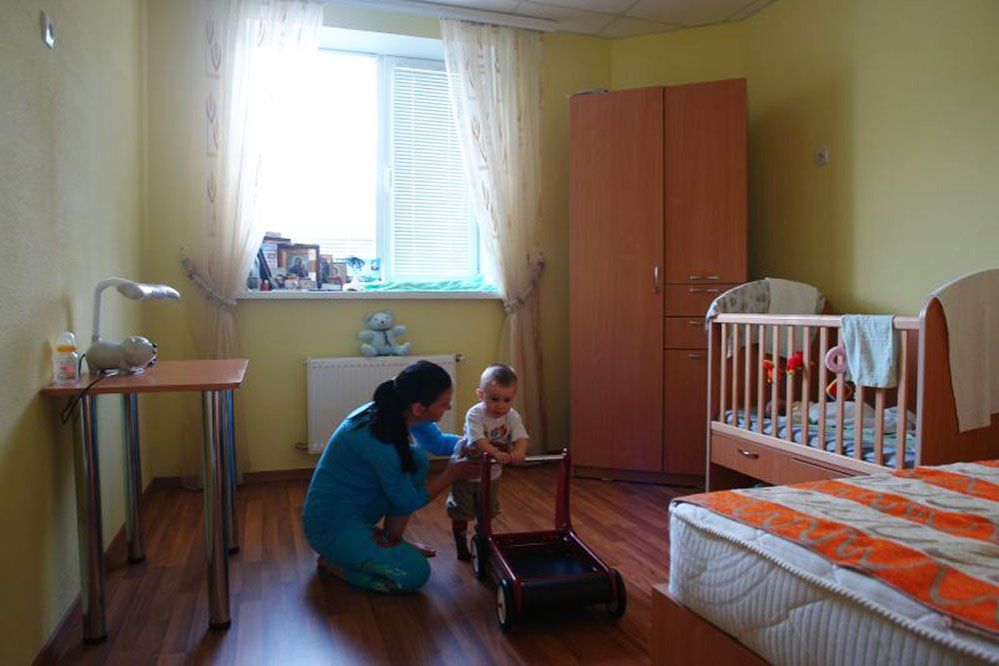 Adăpost pentru mamele în dificultate 83682