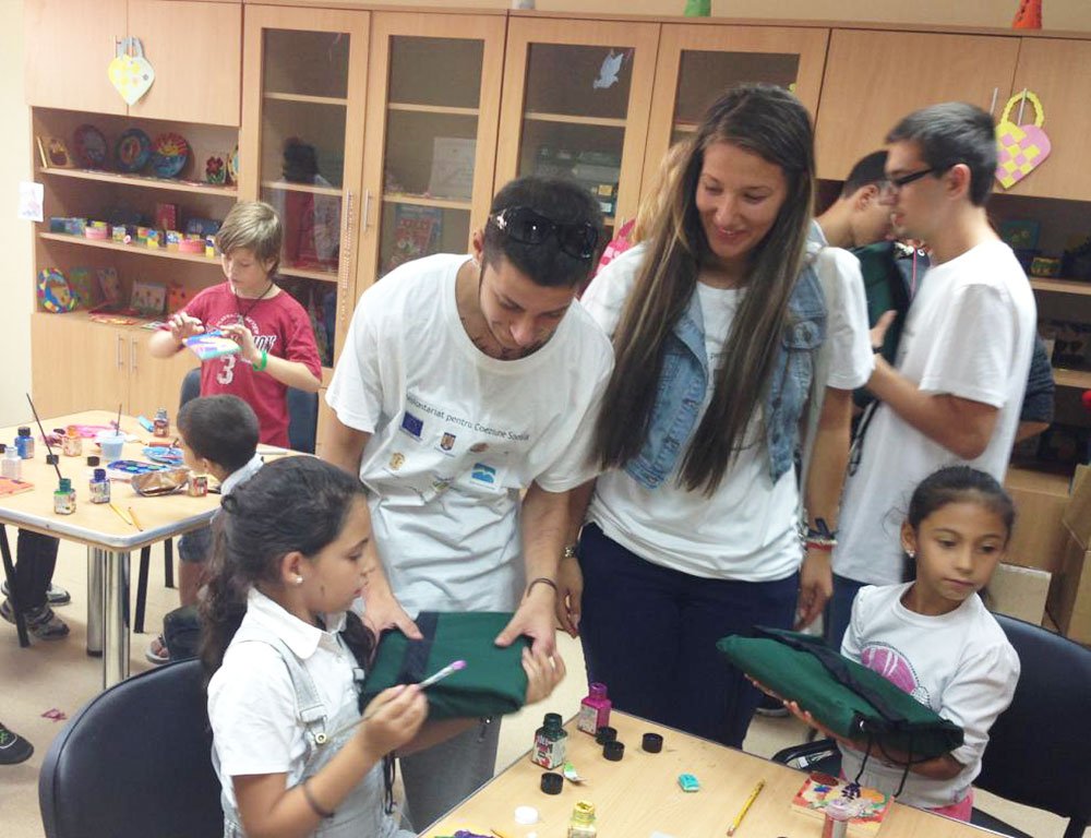 250 de copii ajutaţi să meargă la şcoală 83651