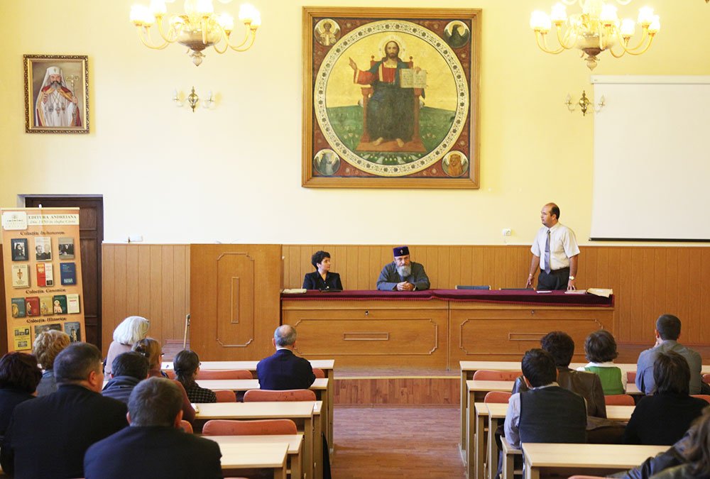 Profesorii de religie, binecuvântaţi de IPS Laurenţiu 83647