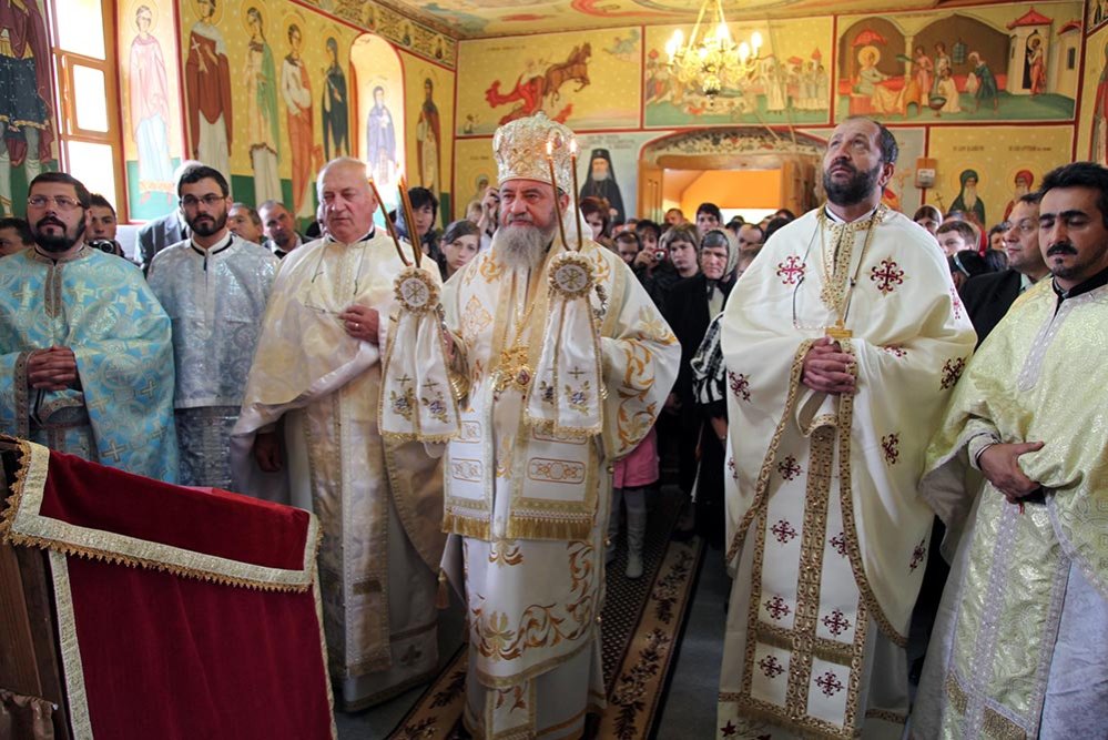 Slujiri arhiereşti şi târnosiri în Transilvania 83605