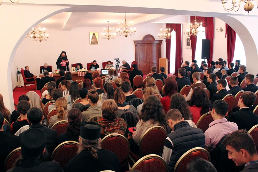 Simpozion naţional în Arhiepiscopia Râmnicului 83551