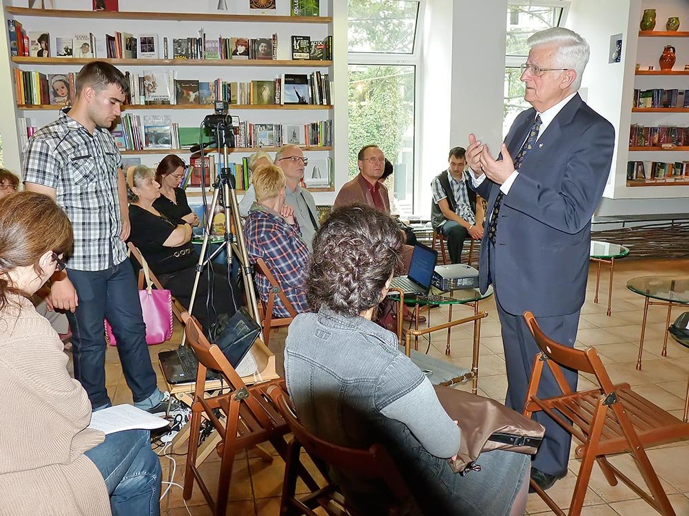 Despre renaştere şi continuitate la români 83513