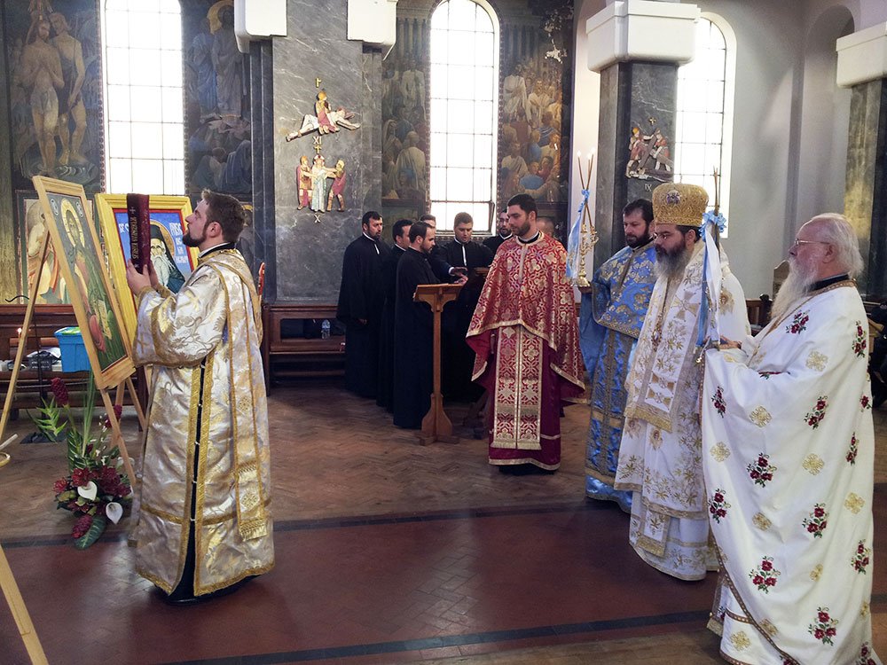 Moment aniversar în parohiile din Liverpool şi Nottingham, Marea Britanie 83493