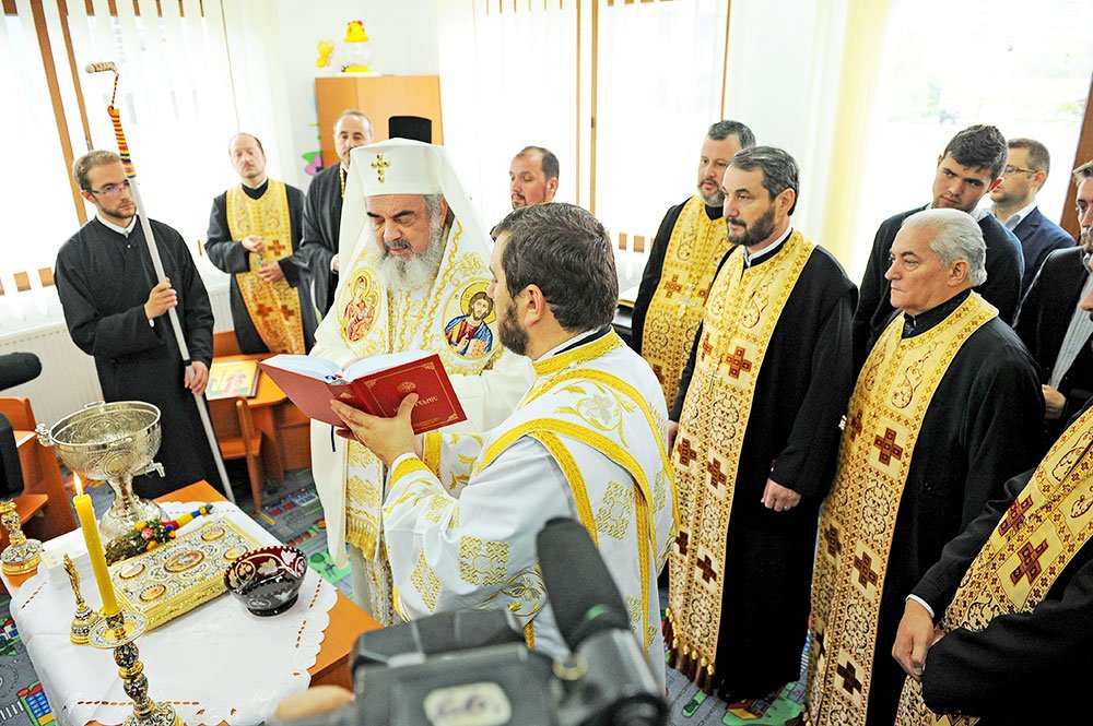 Patriarhul României a sfinţit un centru pentru copii 83453
