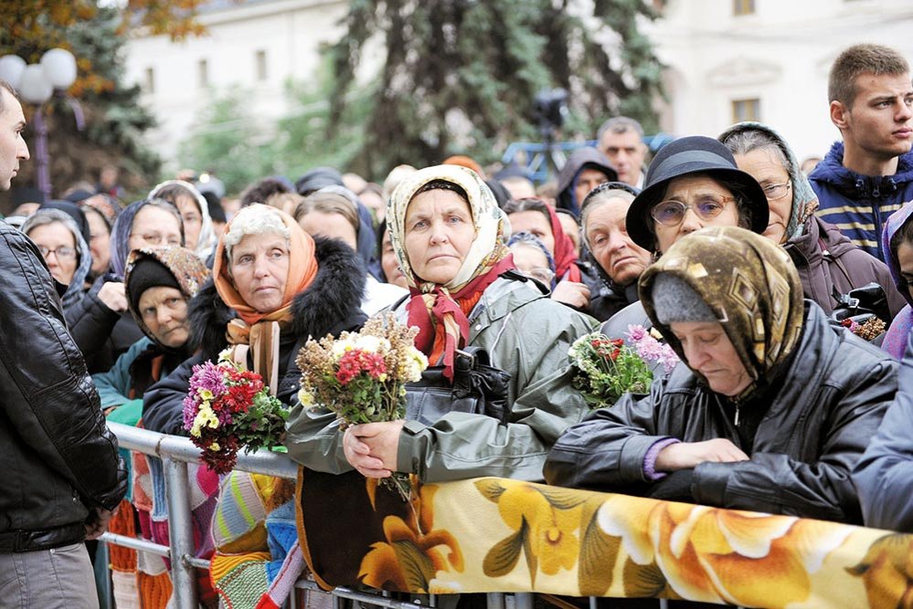 Trenuri suplimentare pentru pelerinii Sfintei Parascheva 83376