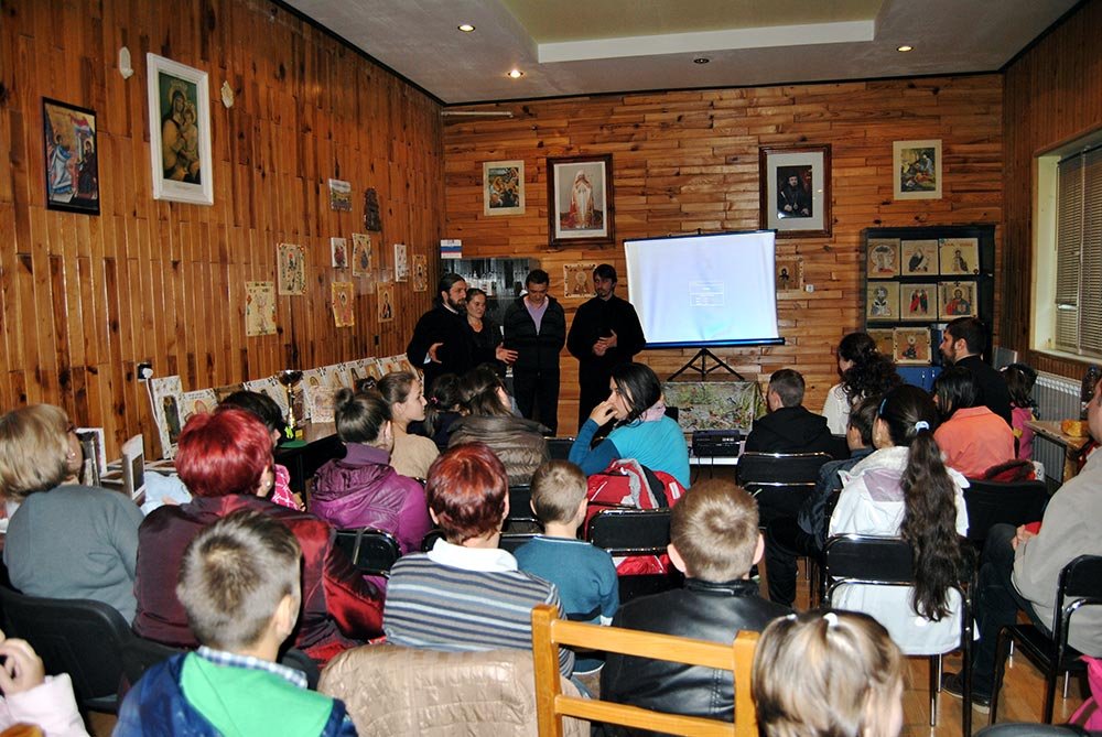 Ziua porţilor deschise la centrul de tineret Reşiţa Montană 83385