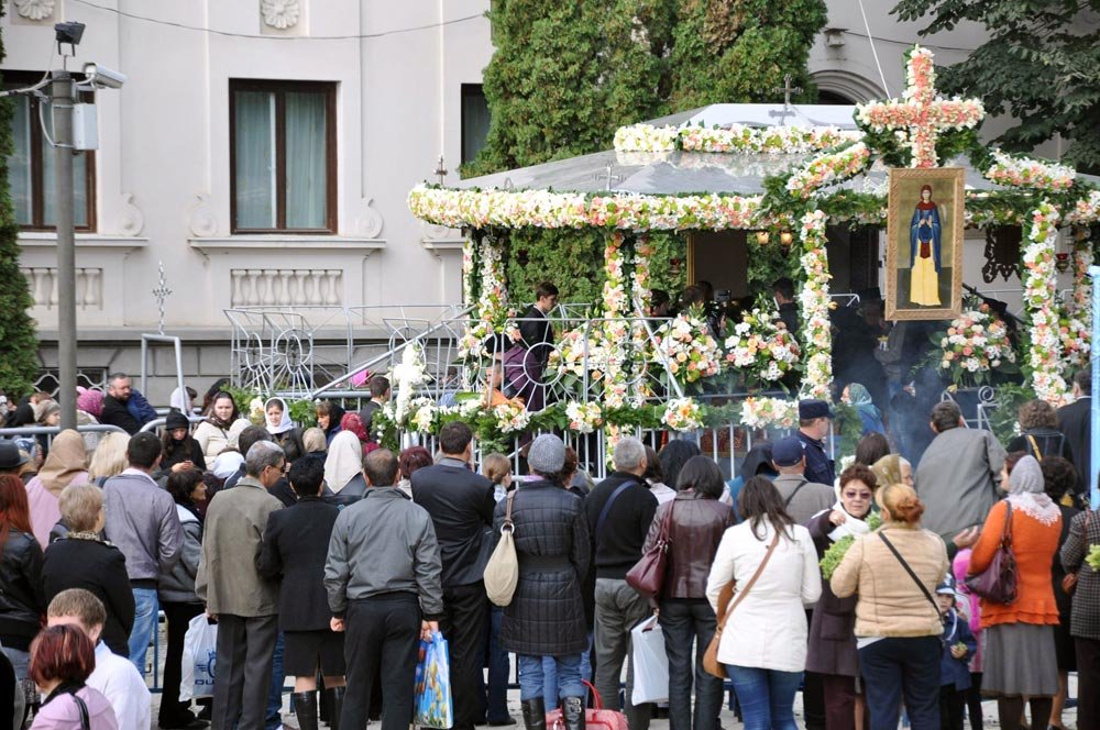 Programul hramului Sfintei Cuvioase Parascheva – 2013 83346