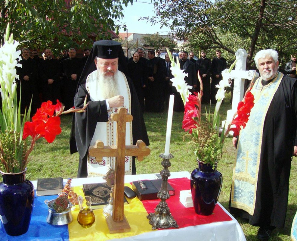 IPS Mitropolit Andrei a pus piatra de temelie pentru o biserică 83306