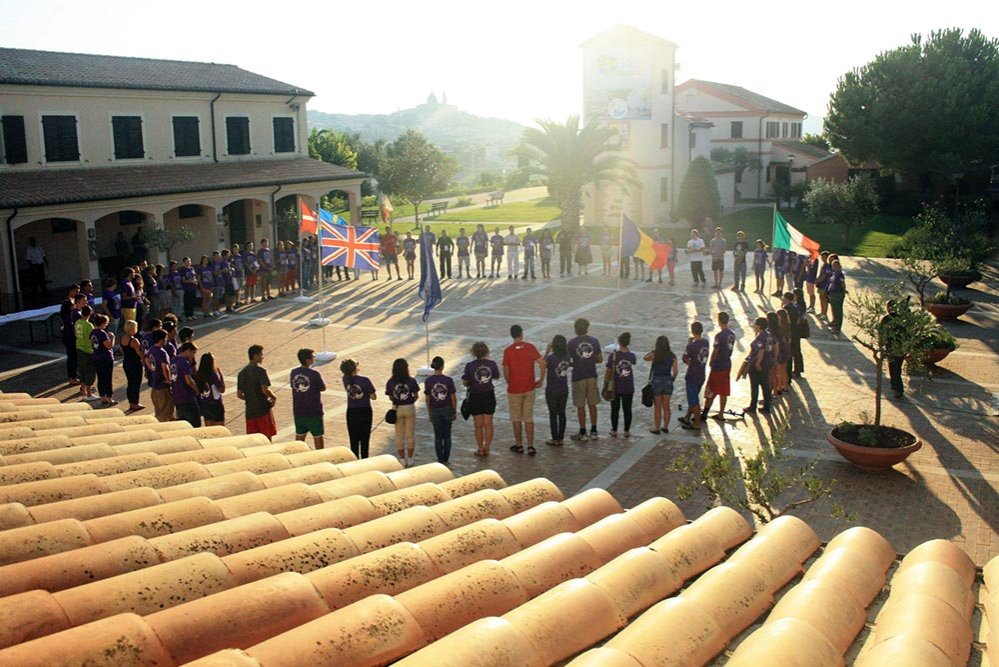 Simpozionul „Iubirea creştină“ la a treia ediţie 83262