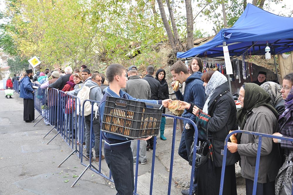 Alimente pentru pelerinii Sfintei Parascheva 83240