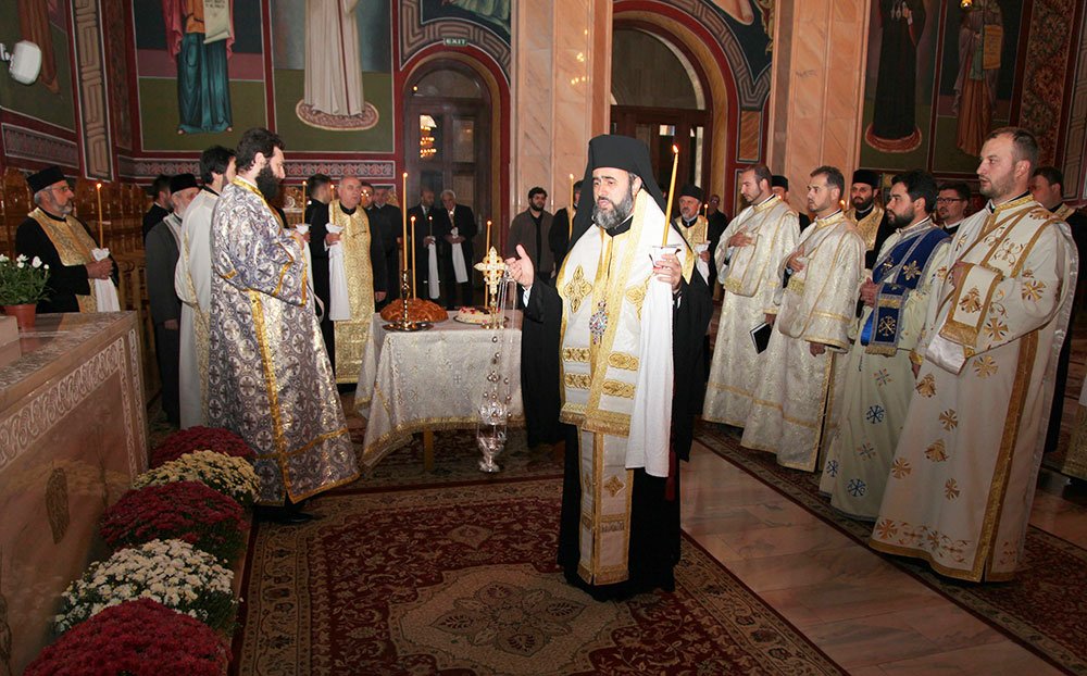 Parastas de nouă luni pentru arhiepiscopul Epifanie 83229