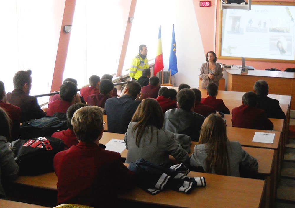 Campanie de informare în rândul elevilor medieşeni 83155