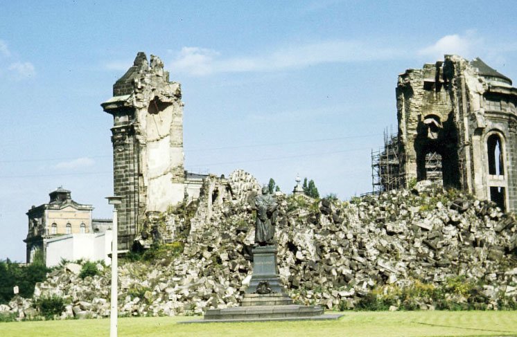 Oraşe distruse de dezastre naturale şi de războaie 83110