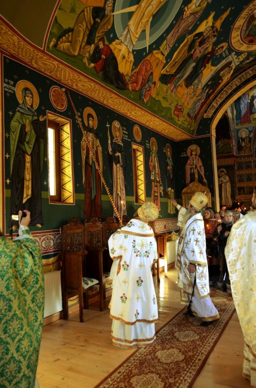 Biserica parohiei Bâtca Doamnei, sfinţită de doi ierarhi 83080