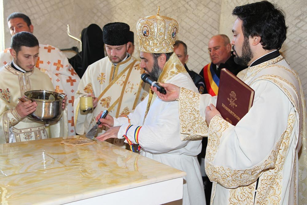 Sfinţirea bisericii din parohia vrânceană Trotuşanu 83066