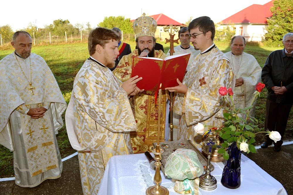 Târnosirea bisericii din Greoni 83075