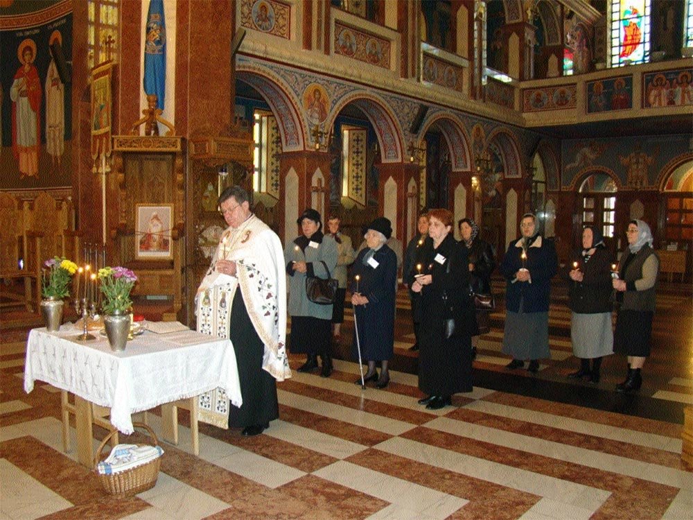 Întâlnire a preoteselor văduve  83056