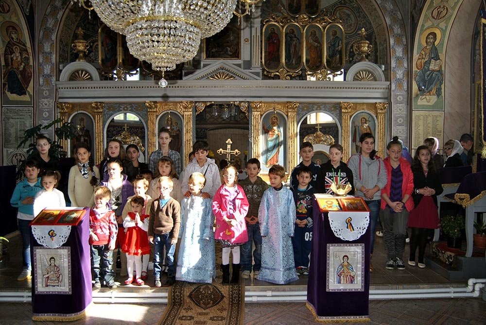 O duminică „altfel“ pentru copiii de la Centrul de Tineret Reşiţa Montană 83060