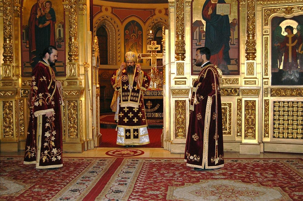 Moment festiv în Arhiepiscopia Timişoarei 83024