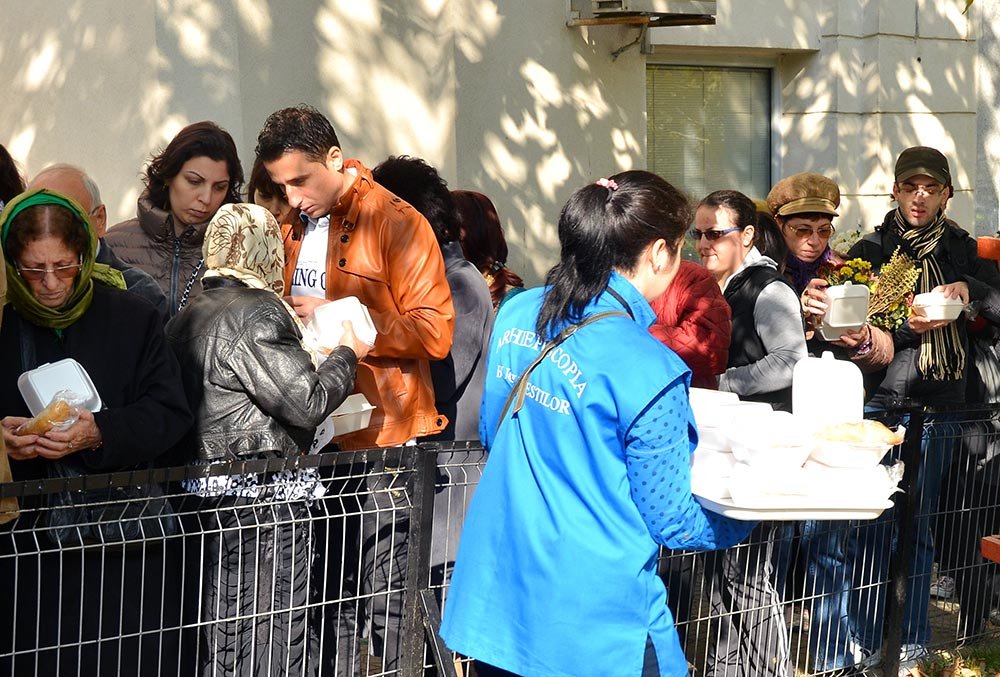 Hrană caldă pentru pelerini 82958