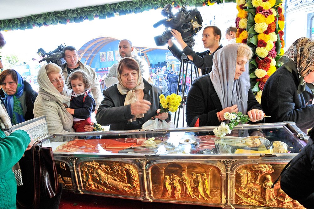 În smerenie, Sfântul Dimitrie ne adună la racla sa 82953