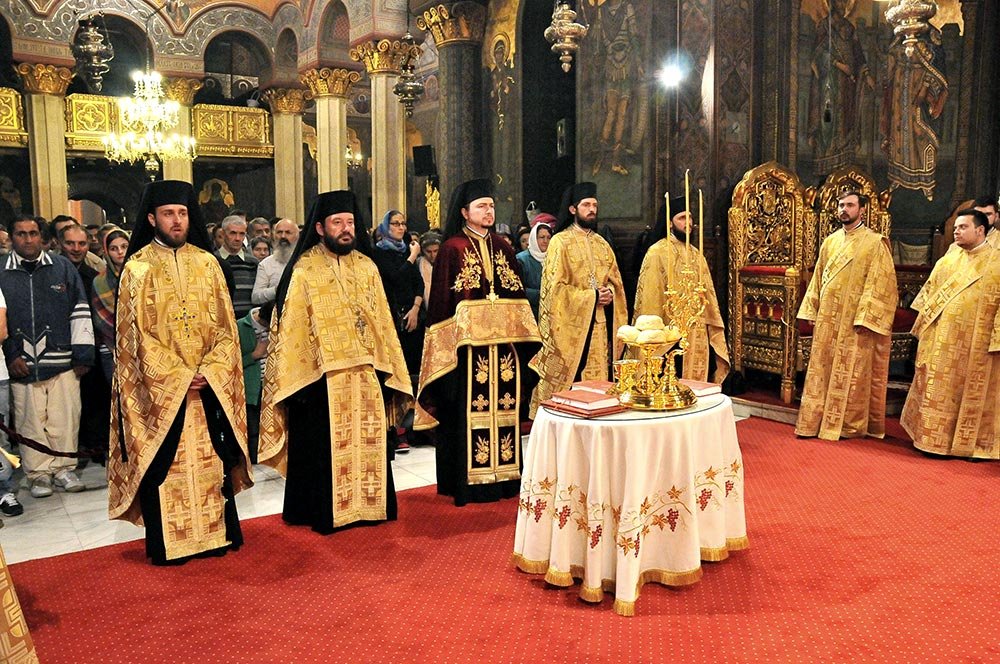 Slujbe în cinstea Sfinţilor Constantin şi Elena 82957