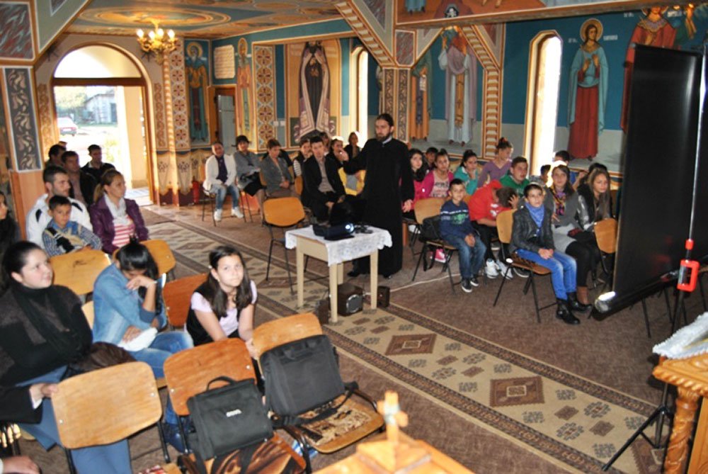 Biserica - loc de întâlnire pentru tinerii din Anina 82945