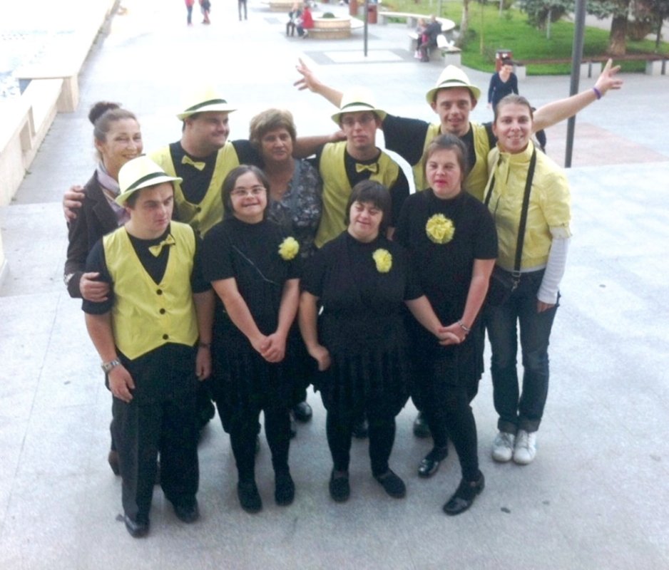 Spectacol în sprijinul persoanelor cu Down la Deva 82920