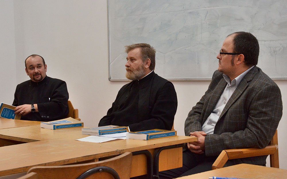 Prima întâlnire în noul an universitar a Cercului de Cercetare Biblică 82853