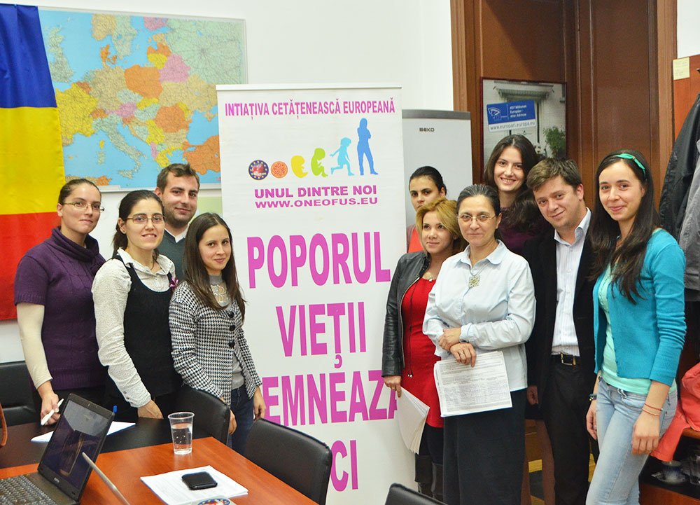 Studenţii teologi în sprijinul iniţiativei „Unul dintre noi“ 82841