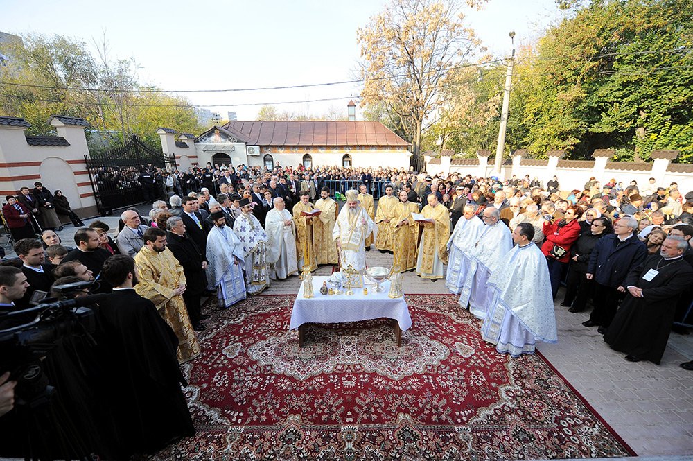 Biserica Parohiei Mărcuţa a fost sfinţită 82789