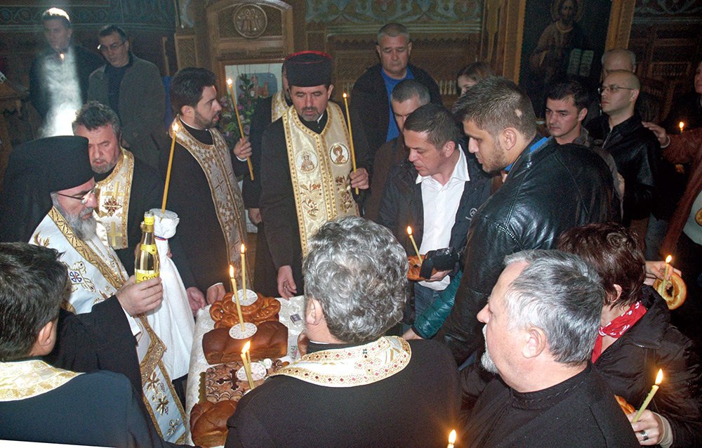 Prezenţă arhierească la Biserica Precista din Bacău 82710