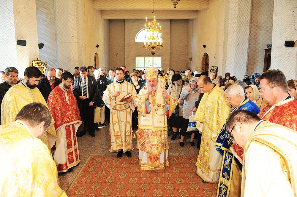 Hramul Bisericii „Sfinţii Arhangheli“ - Huedin din Capitală 82675