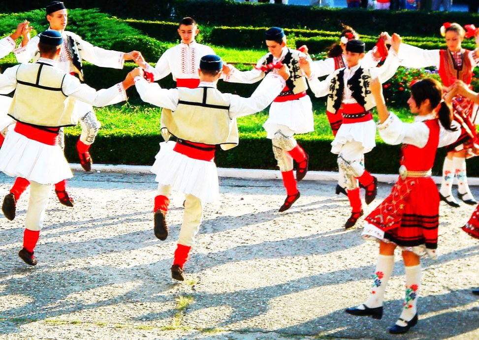 Ce facem cu folclorul? 82636