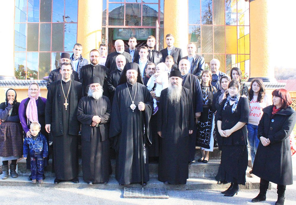 Slujbă arhierească în parohia vâlceană Sălătrucel 82641